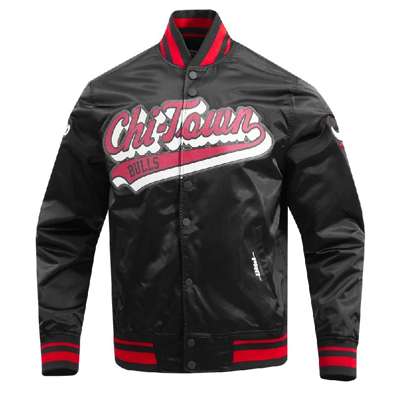 NBA CHICAGO BULLS SCRIPT TAIL MEN'S SATIN JACKET (BLACK/RED/BLACK)